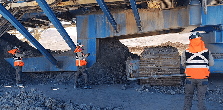 Ingenieros de Macrosteel realizando evaluación de integridad